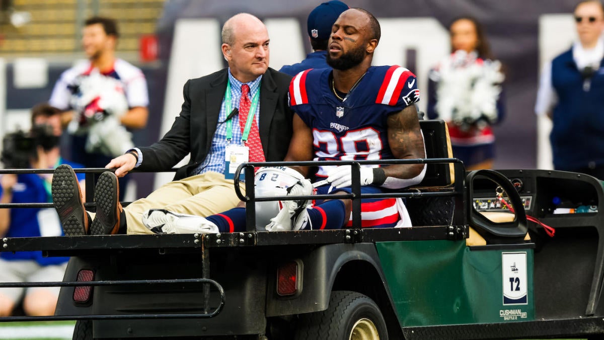 Patriots RB James White knocked out of Saints game with injury