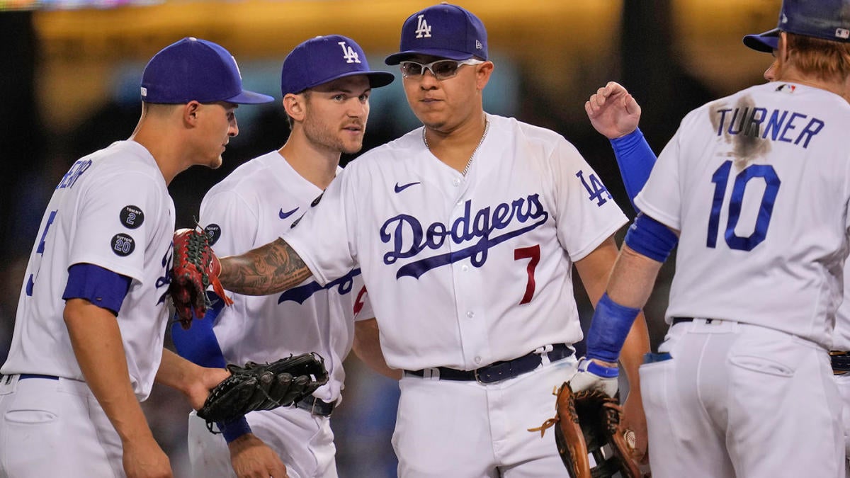 Dodgers beat Brewers for sixth straight win, stay alive in NL West race against rival Giants thumbnail