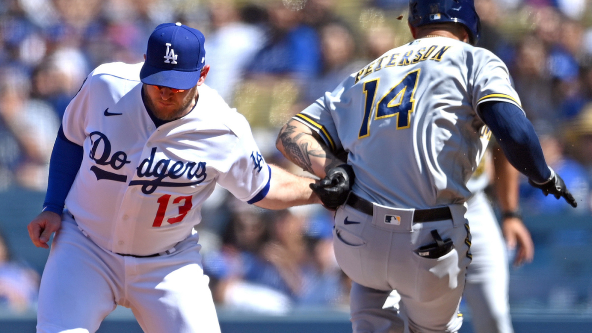 Max Muncy cites Dodgers' new center-field backdrop for HBP injury