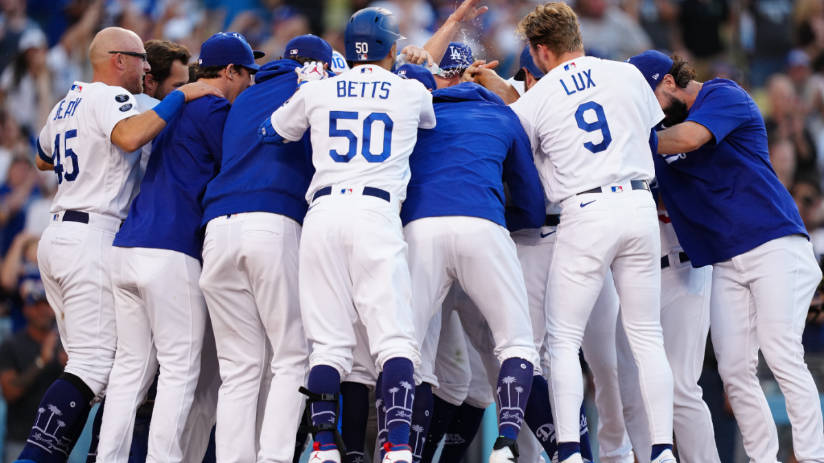 Mookie Betts sets pace for homer-happy Dodgers in rout of Padres