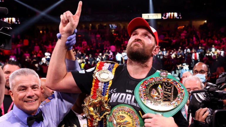 tyson-fury-winner-belts.jpg