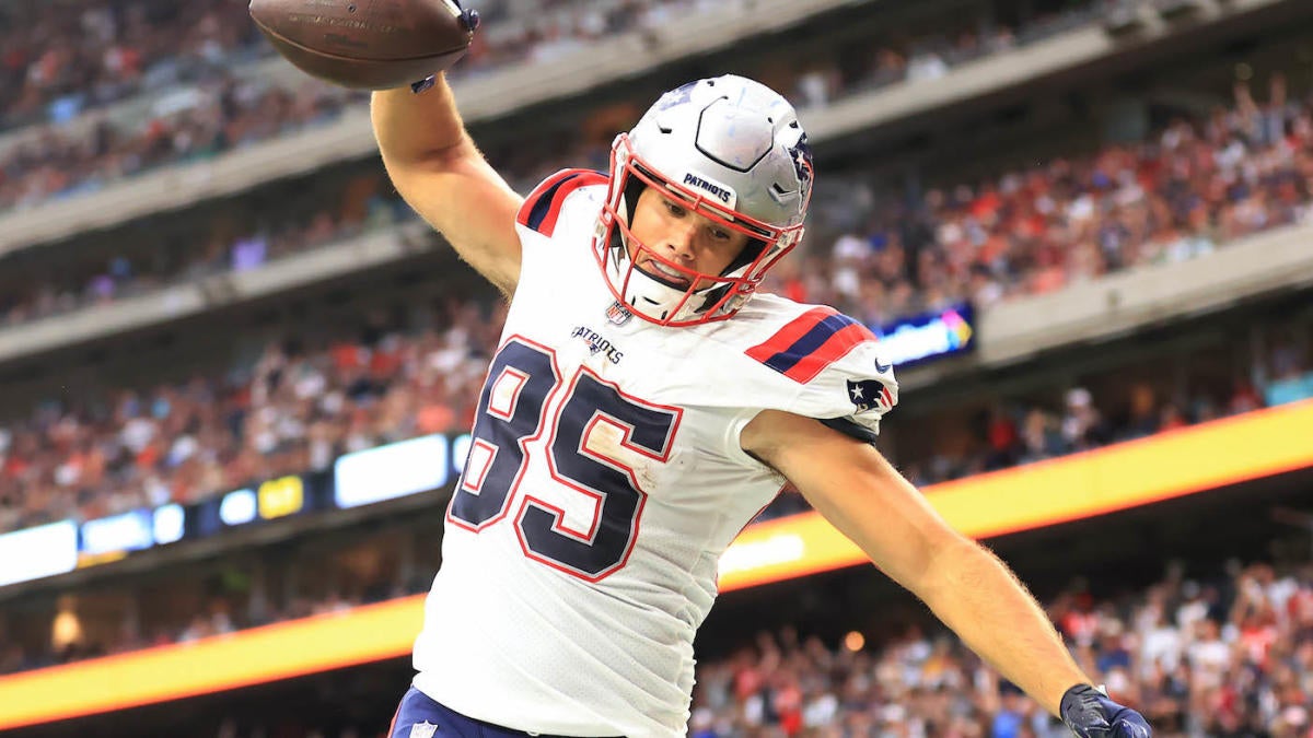 hunter henry pats jersey