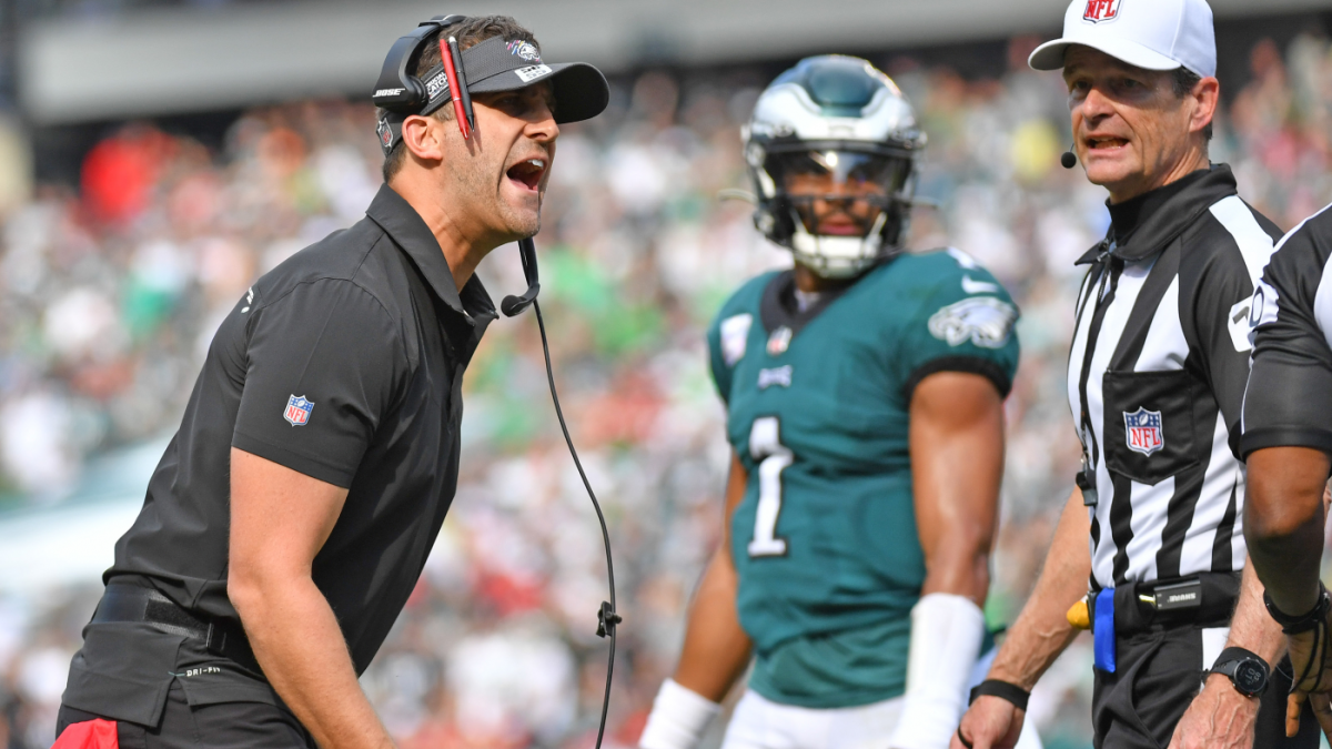 Philadelphia Eagles' Nick Sirianni responds to fan throwing flowers at him  after loss vs. Chargers