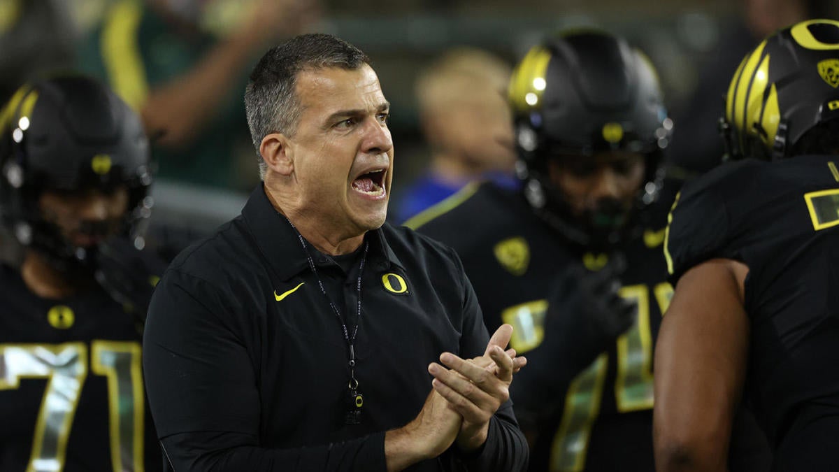 Oregon Ducks coach Mario Cristobal takes Sports Illustrated cover head on 