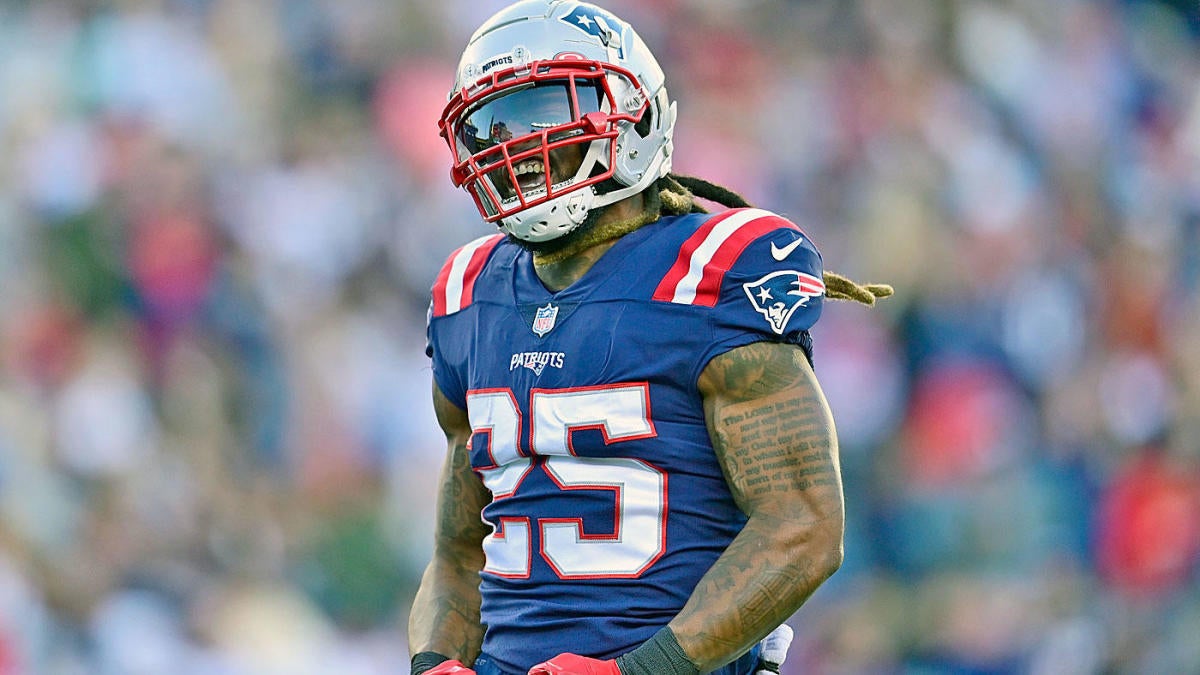 Patriots running back Brandon Bolden salutes the career of Bills