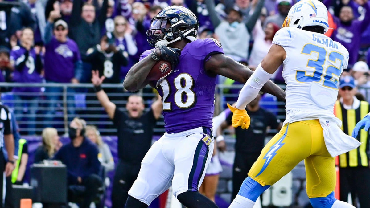 Ravens dominate Chargers in battle of AFC division leaders