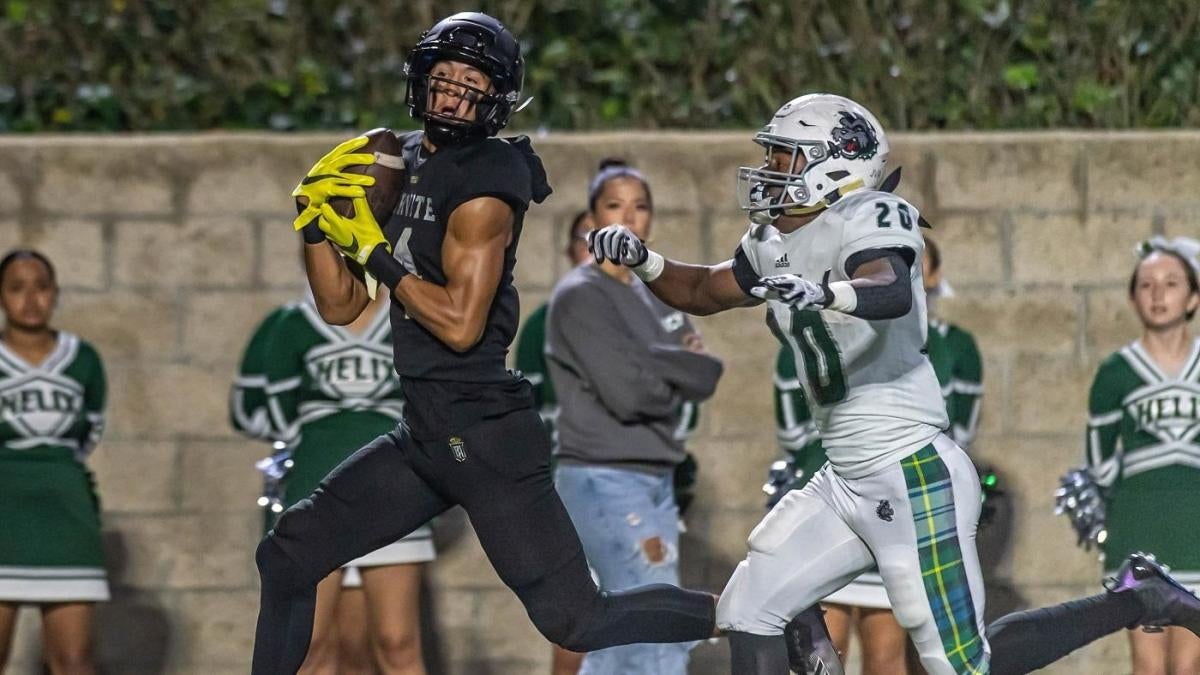 High school football rankings: No. 1 Mater Dei faces No. 8 Servite in  MaxPreps Top 25 showdown - CBSSports.com