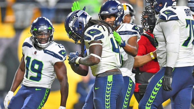 Alex Collins injured late in Seahawks' overtime loss to Steelers