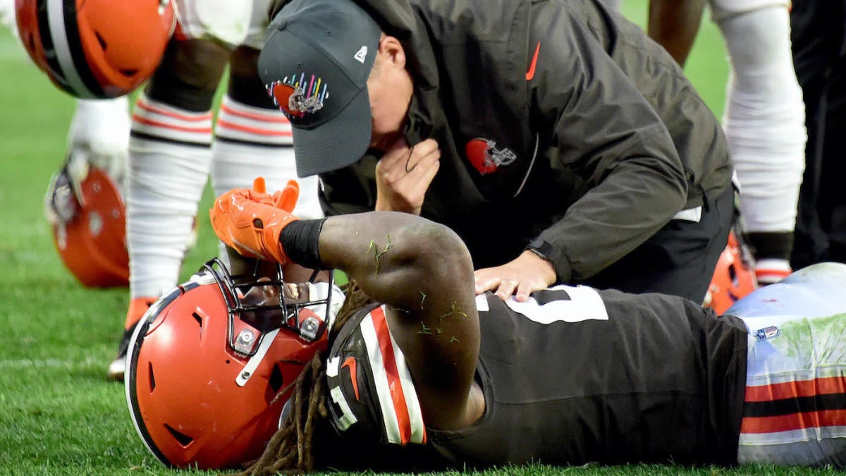 Cleveland Browns running back Kareem Hunt expected to miss number of weeks  due to calf injury