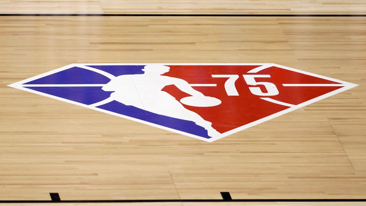 NBA membahas rencana untuk mewajibkan tim yang terkena dampak COVID-19 untuk merekrut pemain pengganti, per laporan