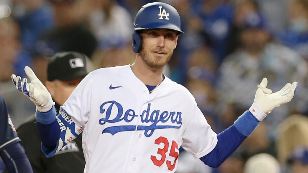 Fans applaud Cody Bellinger's fiancée, Chase, as she shows off her athletic  prowess with an epic water dive catch