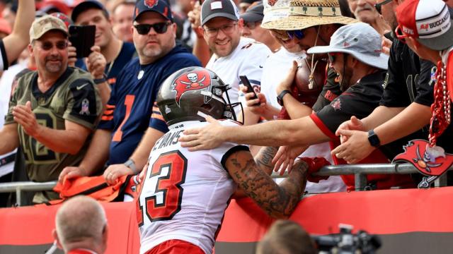 Brady Tops 600 Career TD Passes, Buccaneers Rout Bears 38-3