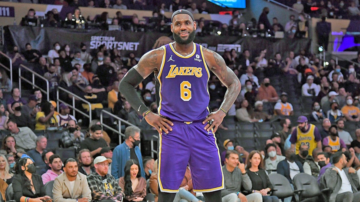 Lakers' LeBron James says he didn't deserve to be suspended following  incident with Pistons' Isaiah Stewart - CBSSports.com