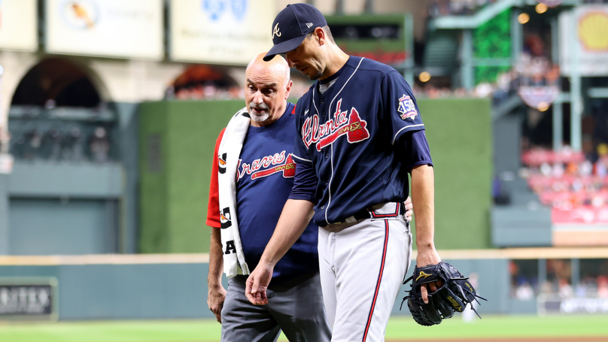 Charlie Morton: Braves pitcher fractures bone in his leg, leaves