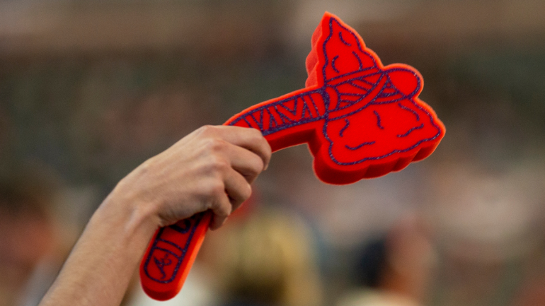 braves-tomahawk-chop.png