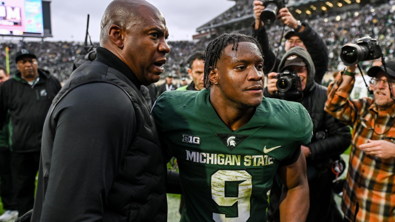mel-tucker-kenneth-walker-michigan-state-us.png