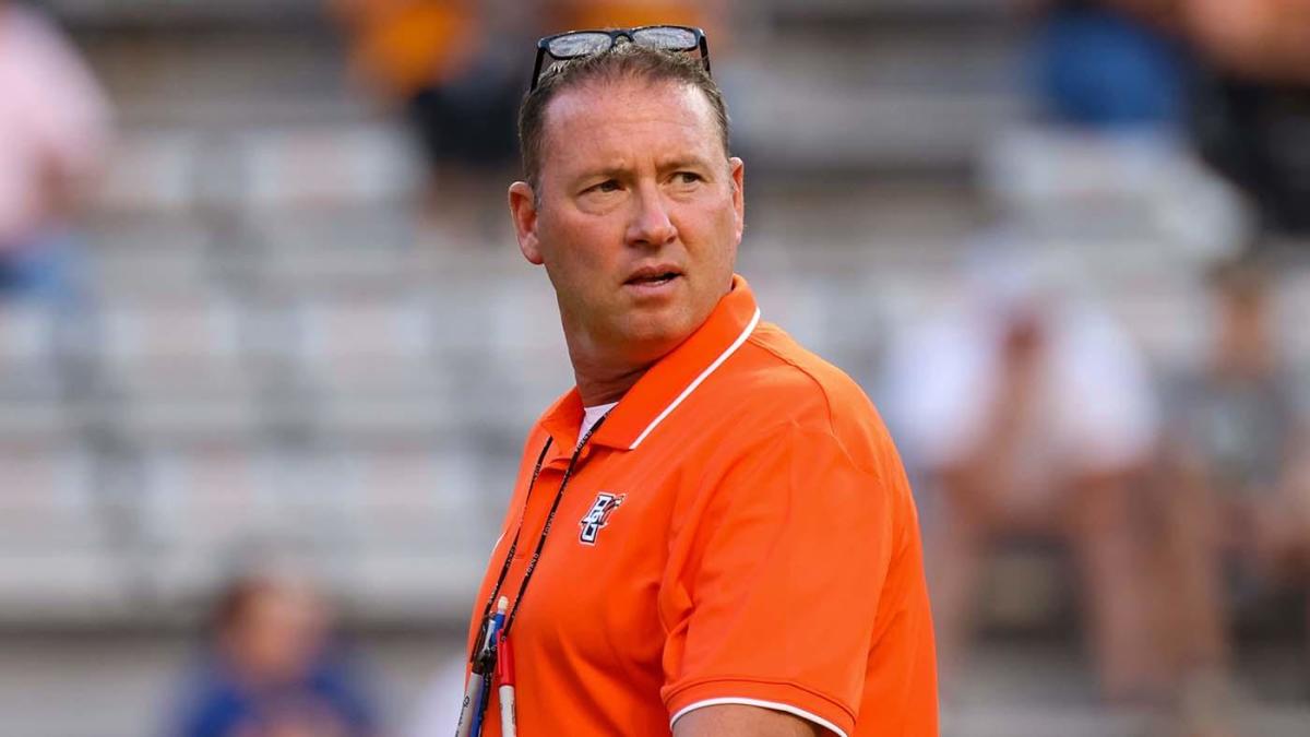 Bowling Green's Scot Loeffler becomes first coach ejected for multiple  unsportsmanlike conduct penalties 