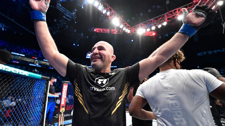 glover-teixeira-ufc267-celebrate.jpg