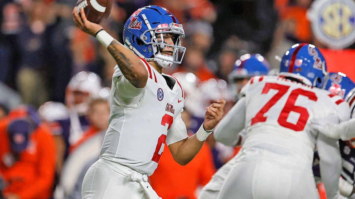 CBS Sports' expert picks nearly split on Gators-Vols game