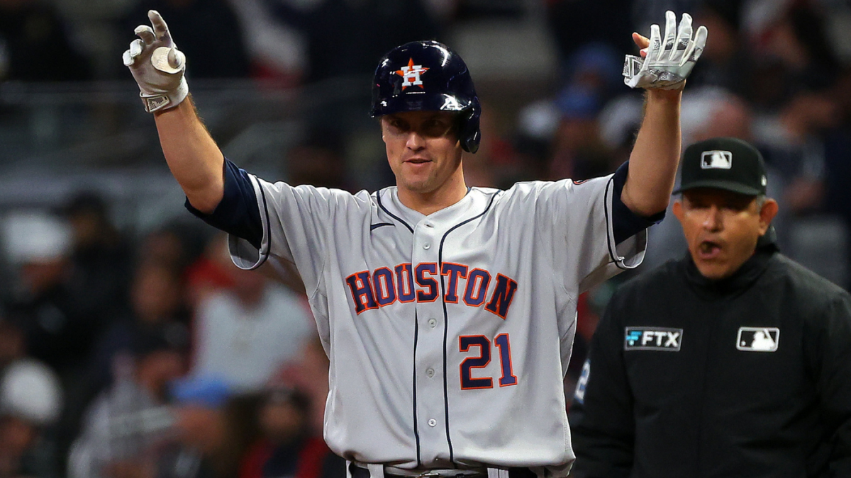 ZACK GREINKE WORLD SERIES HIT!! Astros' pitcher smacks single in World  Series Game 4! 