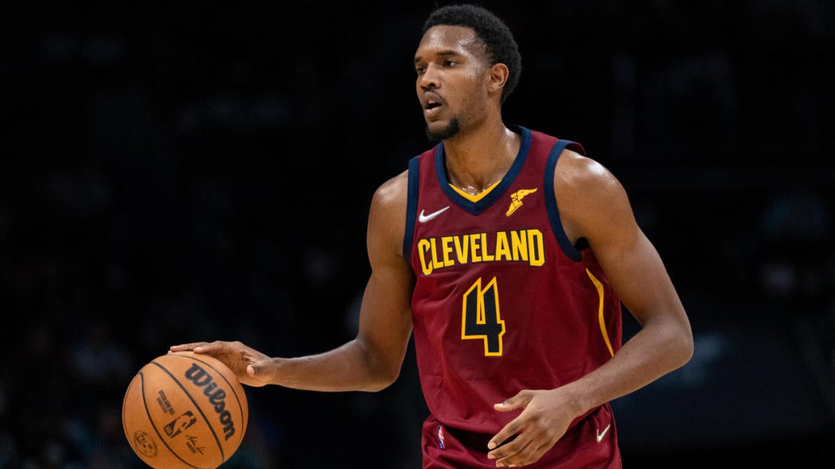 What can Evan Mobley do to improve himself and help Cavs play