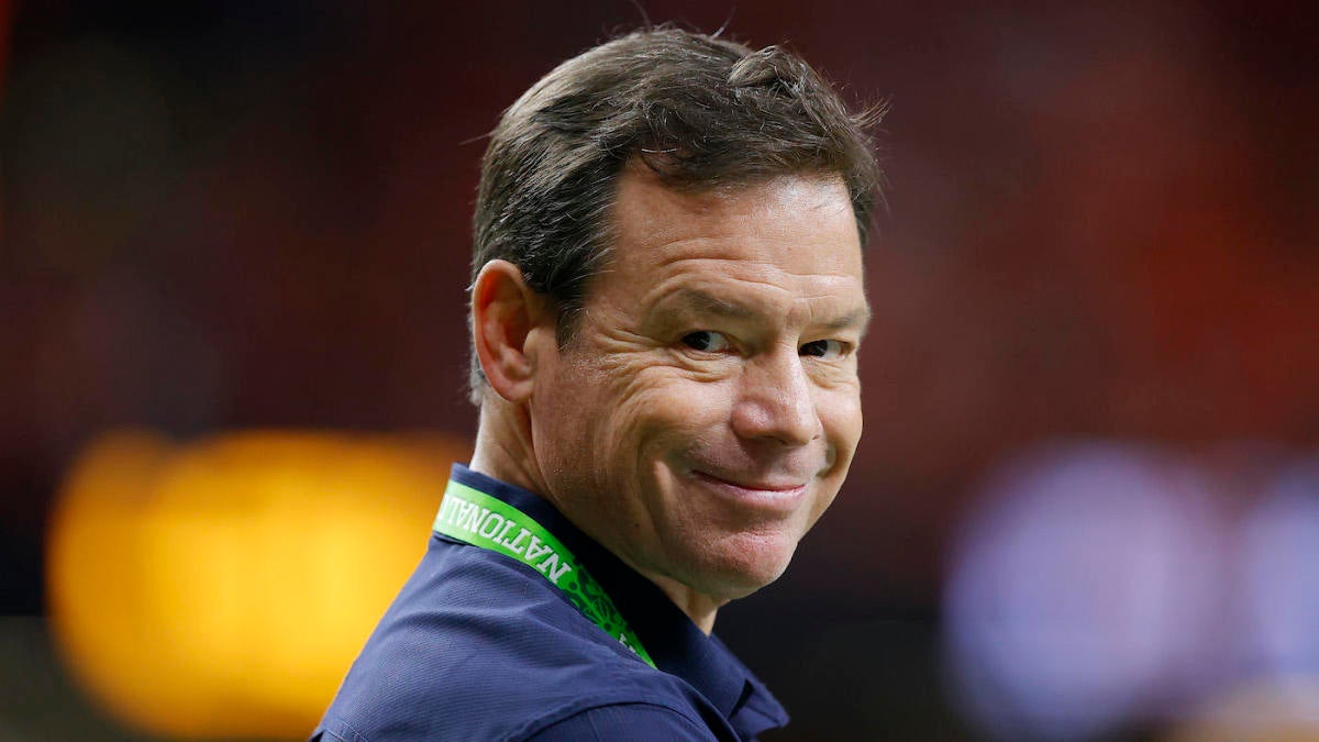 UConn mempekerjakan Jim Mora: Mantan pelatih UCLA, Seahawks bertujuan untuk membalikkan Huskies