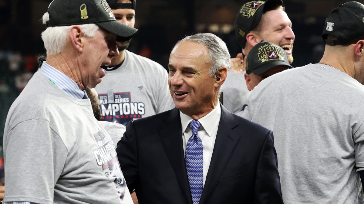 Mengapa pekerjaan Rob Manfred tidak dalam bahaya saat MLB menuju penguncian – dan apa yang diperlukan untuk mengubahnya