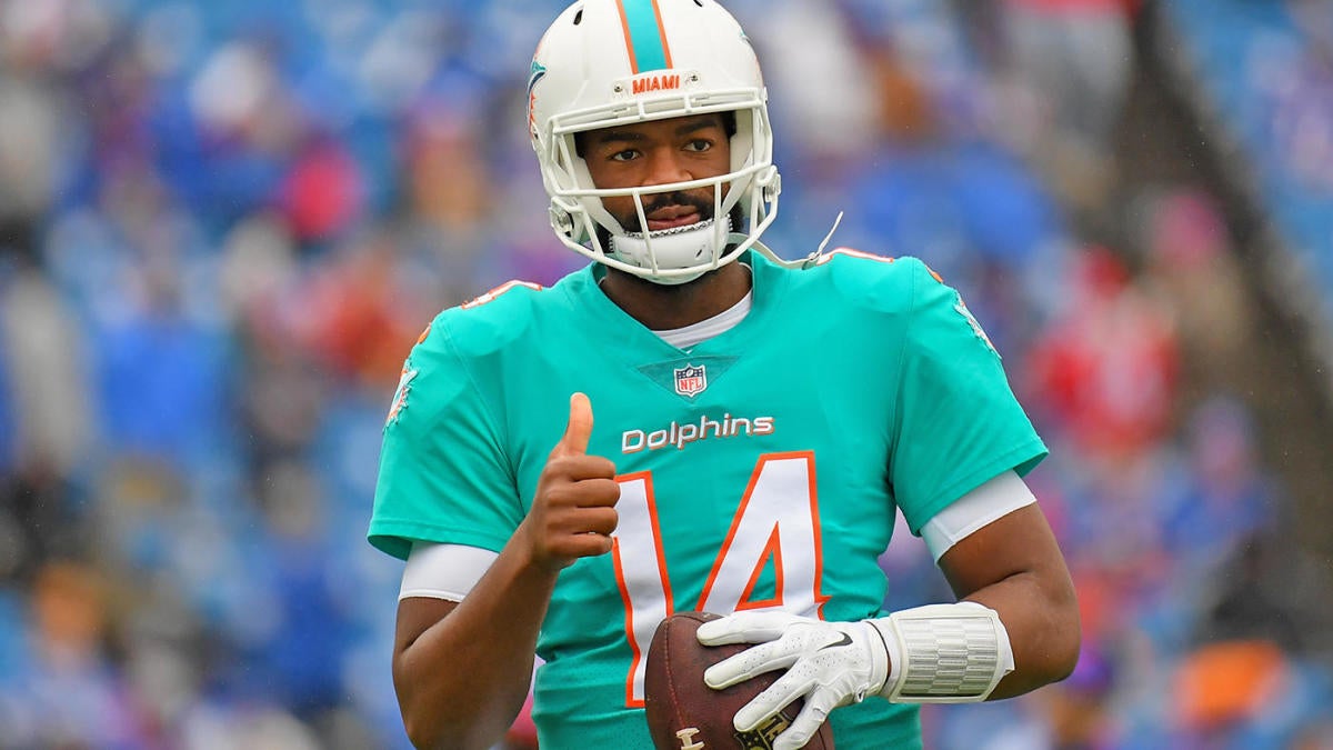 Jacoby Brissett injury news: Dolphins QB suffers knee injury on TNF Week 10  - DraftKings Network