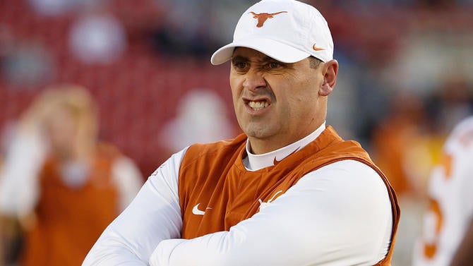 gettyimages-1351847737-steve-sarkisian-horns-coach-pregame-2021-1400.jpg