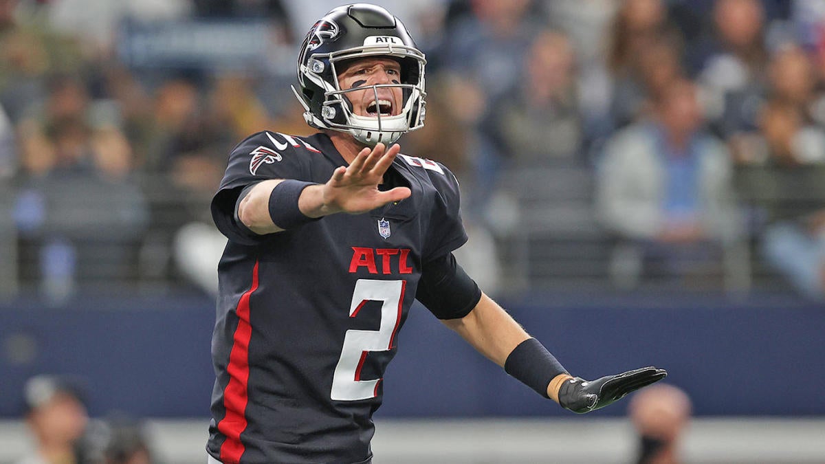 Falcons send QB Matt Ryan to Colts and sign Marcus Mariota