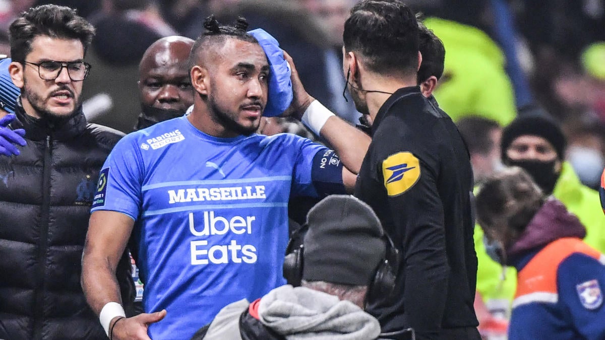 Ligue 1: LFP akan menyelidiki Dimitri Payet yang terkena botol saat Lyon vs. Marseille