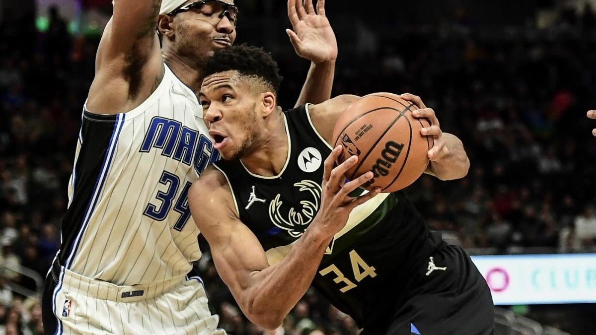 Bucks' Giannis Antetokounmpo makes history with 30-point, 20-rebound, 5-assist  performance in win over Magic 