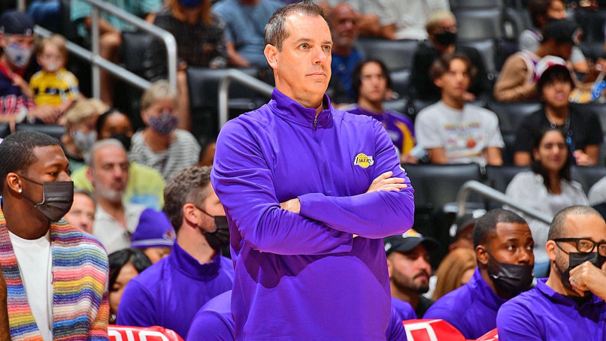 Frank Vogel berpikir kemenangan atas Pistons ‘dapat mengubah momentum’ musim Lakers, dan para pemainnya setuju