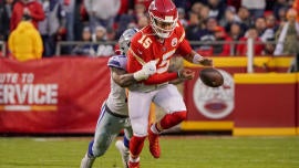 Las banderas rojas más grandes para la NFL sostienen: Boss Offensive Line, Vikings Quarterbacks entre preguntas de cheve