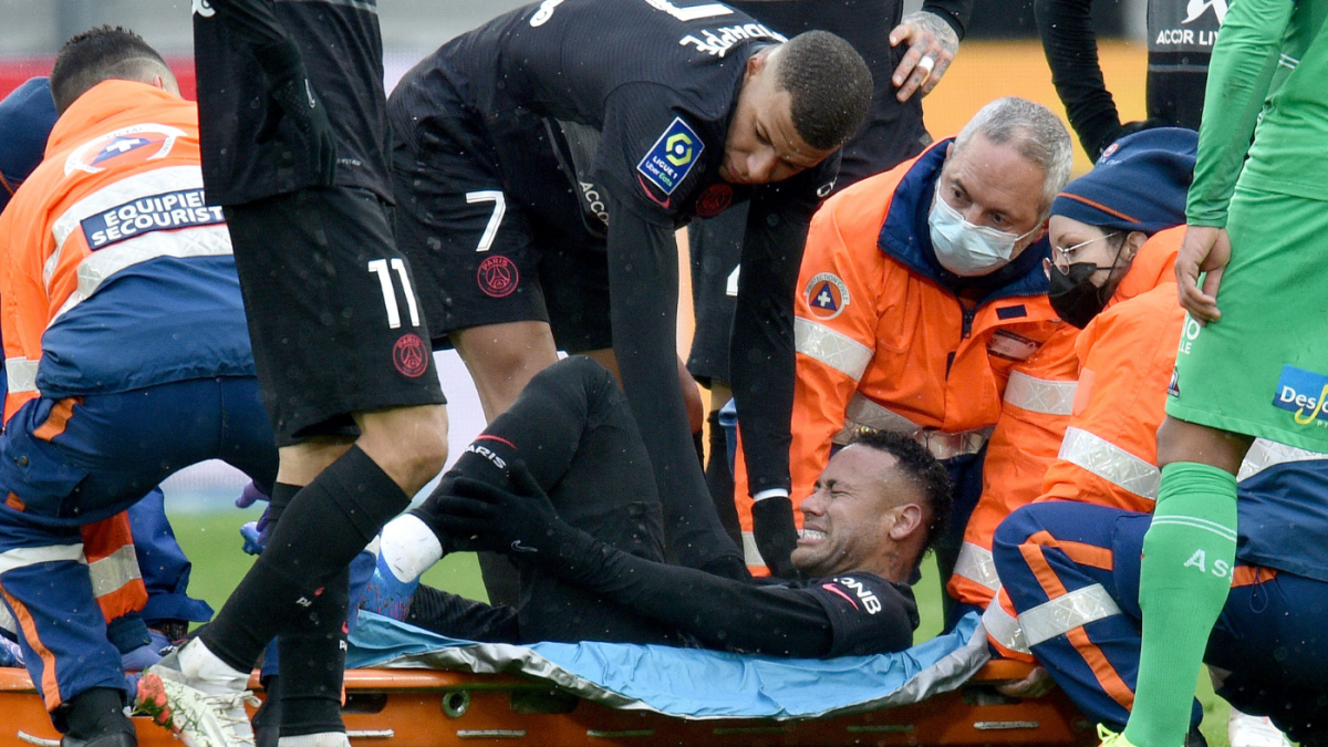 Cedera Neymar: Bintang PSG ditandu keluar lapangan karena masalah pergelangan kaki dalam kemenangan Ligue 1 atas Saint-Étienne
