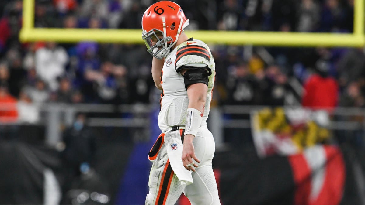 Watch Kareem Hunt catch a 22-yard TD pass from Baker Mayfield with 1:04  left to tie Baltimore 