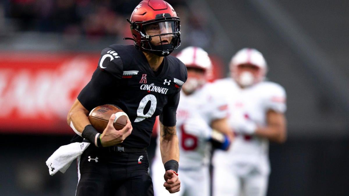 Ridder does everything for No. 3 Cincinnati in rout of SMU