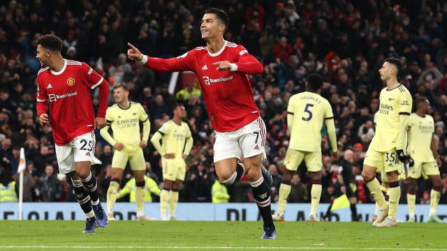 Manchester United vs. Arsenal score: Ronaldo nets 800th goal as Michael Carrick resigns from club after win - CBSSports.com