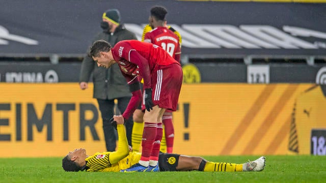Borussia Dortmund Vs Bayern Munich Score Bellingham Blasts Referee As Lewandowski Decides Der Klassiker Cbssports Com