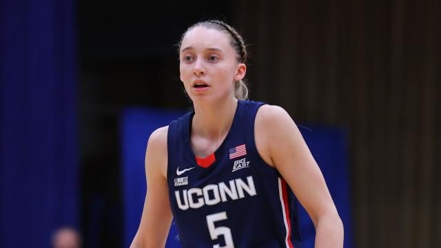 uconn superstar paige bueckers suffers knee injury in victory against notre dame cbssports com