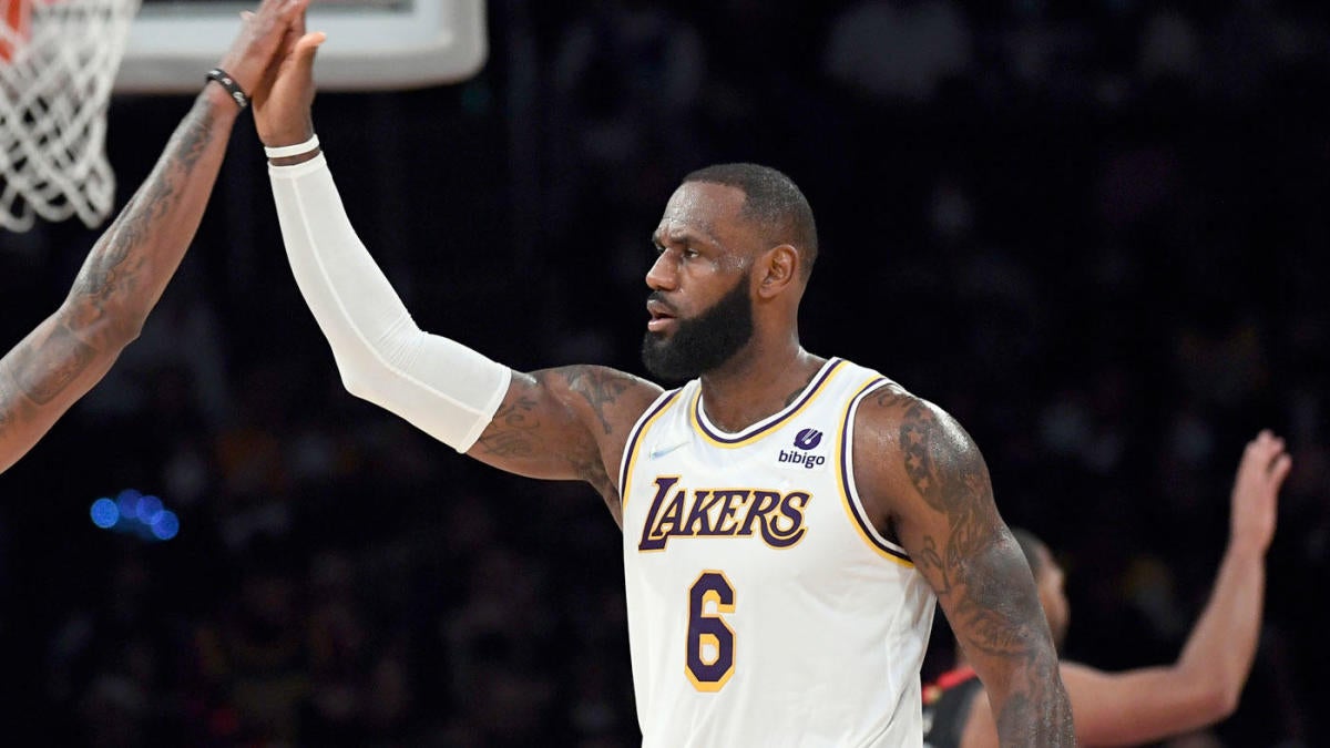 LeBron James niega la necesidad de una revisión de la plantilla de los Lakers y un cambio de entrenador: 'amo a todos los hombres' en este vestuario