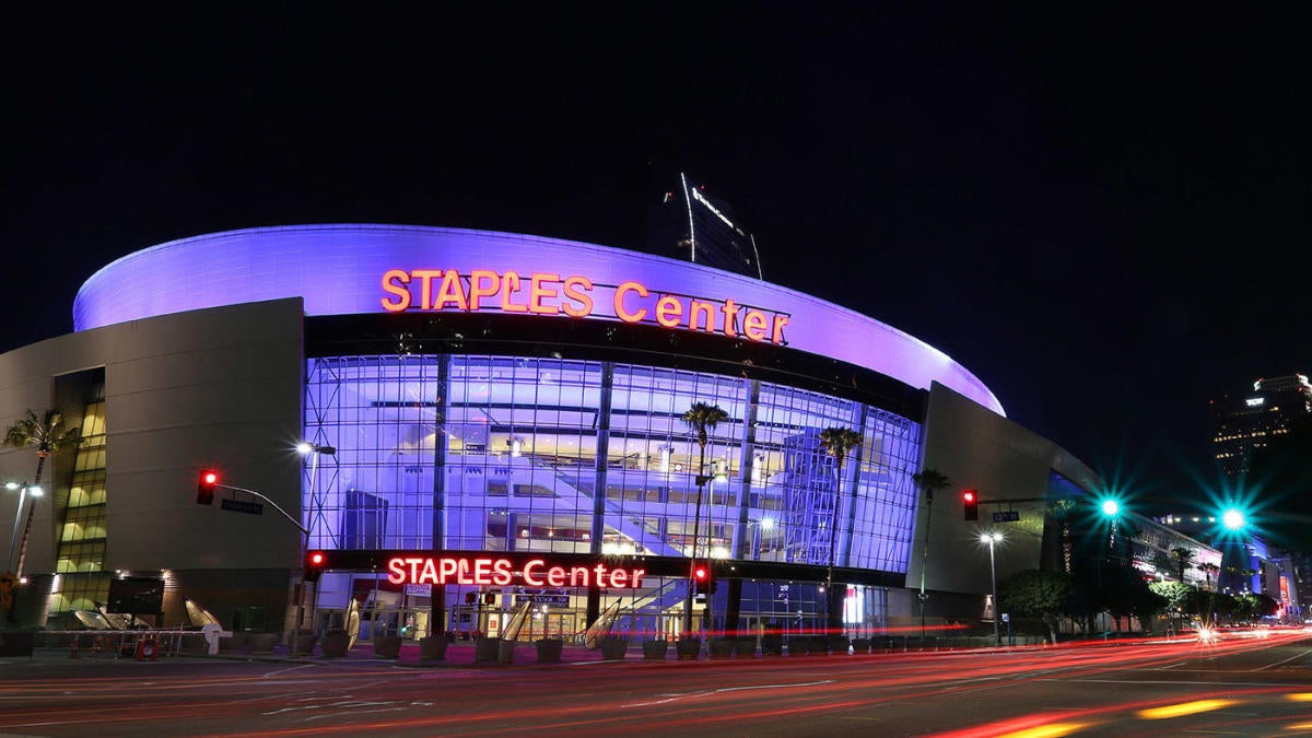 Clippers covering up our banners at Staples. : r/lakers