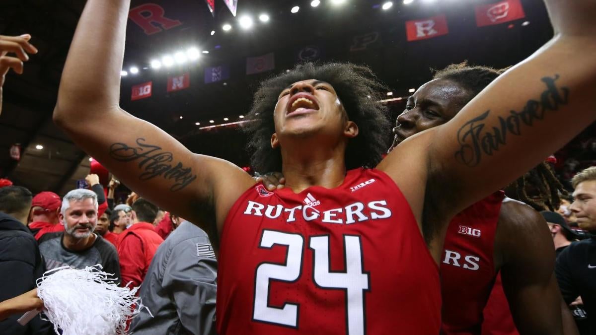 TONTON: Rutgers mengalahkan No. 1 Purdue dengan lemparan tiga angka oleh Ron Harper Jr. dari hampir setengah lapangan