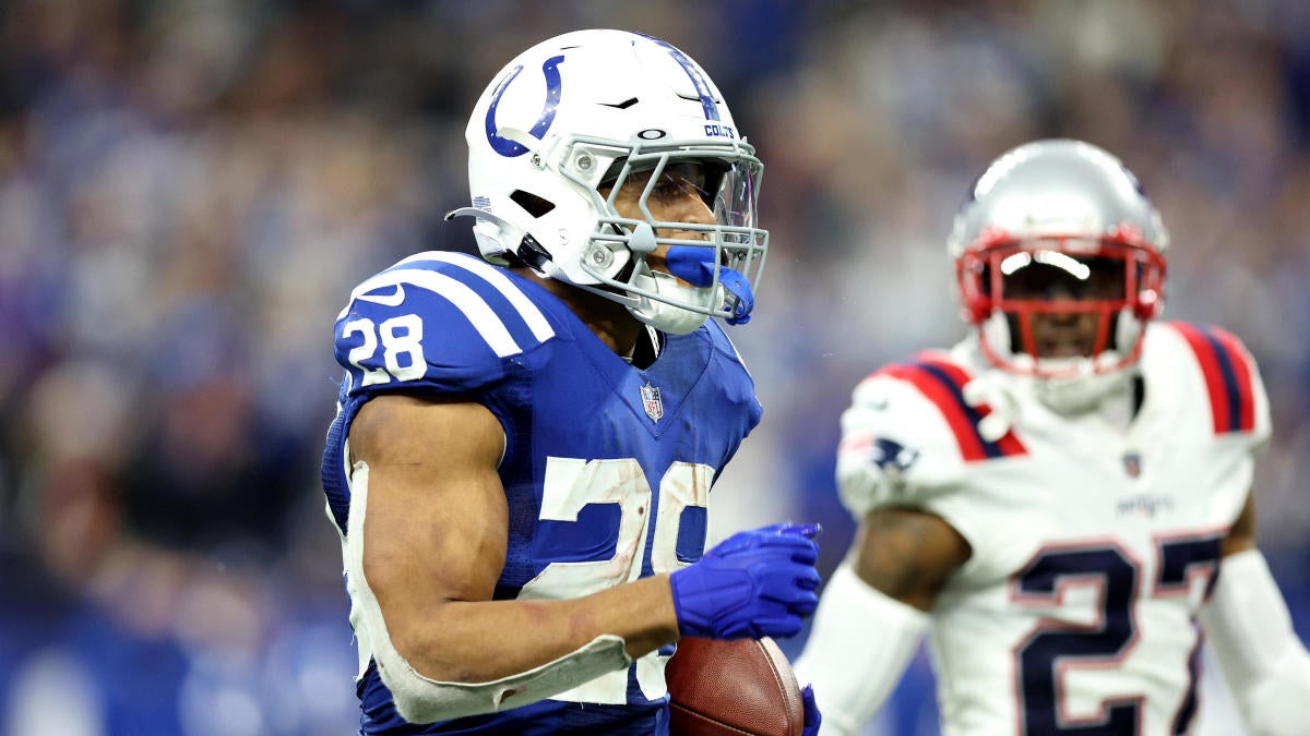Patriots at Colts score: Jonathan Taylor finishes off New England comeback attempt with clinching 67-yard TD – cbssports.com