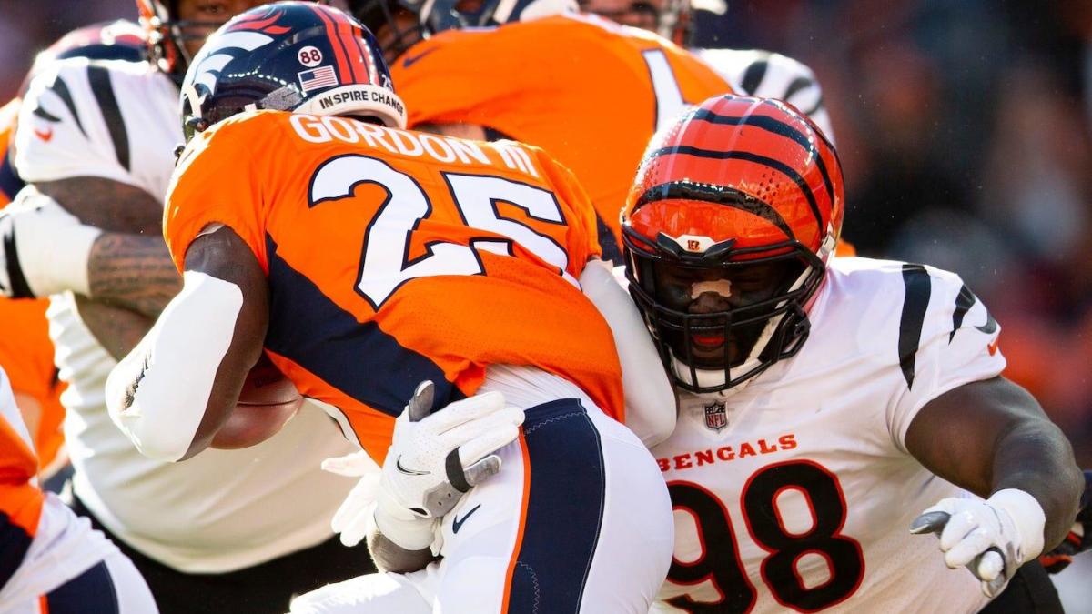 Broncos' playoff chances plummet with ugly 15-10 loss to Bengals