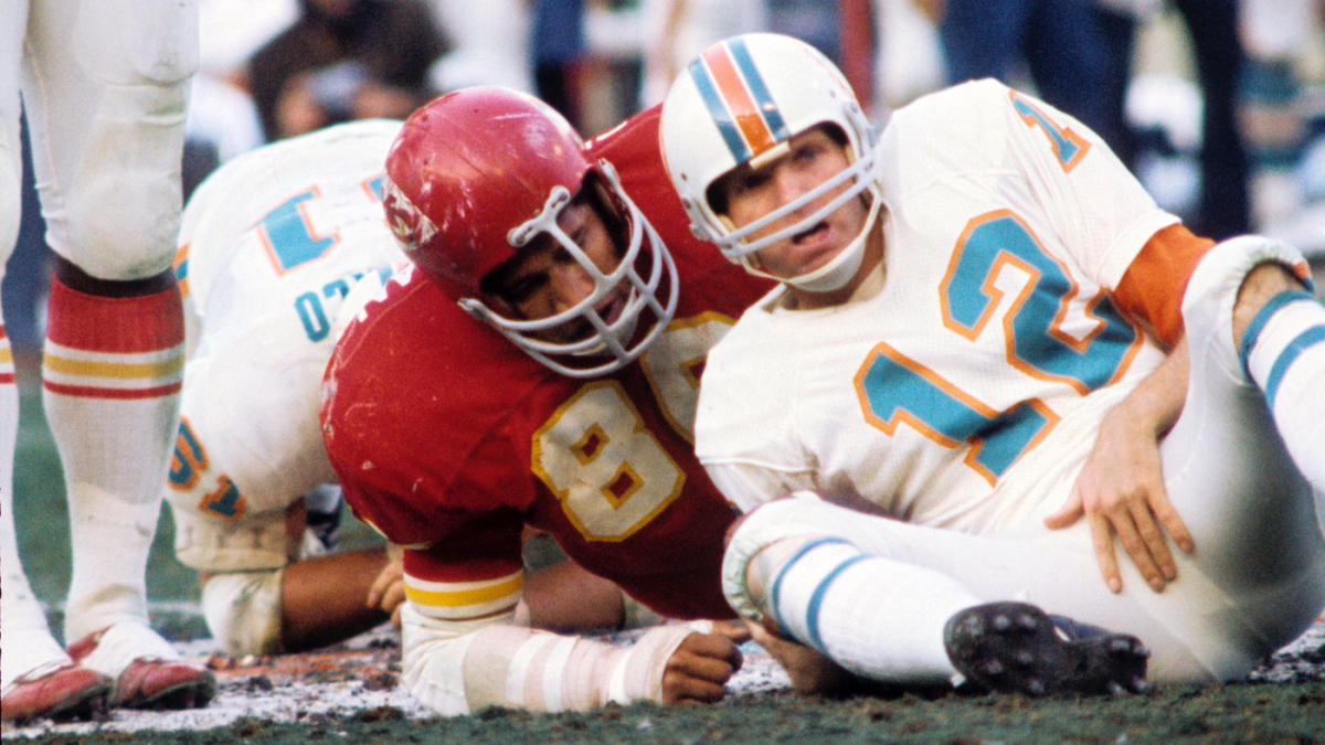 Lima puluh tahun kemudian, film thriller playoff Chiefs-Dolphins masih memegang gelar sebagai game Hari Natal terbesar NFL