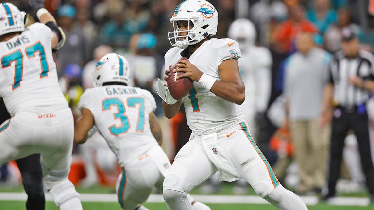 tua-tagovailoa-dolphins-3.jpg