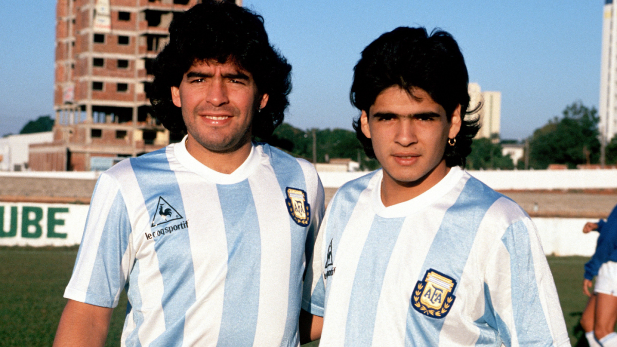 Hugo Maradona, saudara laki-laki Diego Maradona dan mantan pemain Serie A, meninggal pada usia 52 tahun