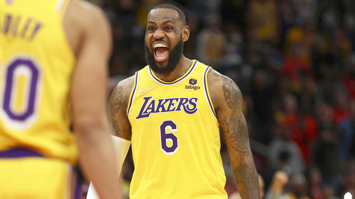 Lakers finally start LeBron James at center and he rewards them with a triple-double in victory over Rockets – CBS Sports