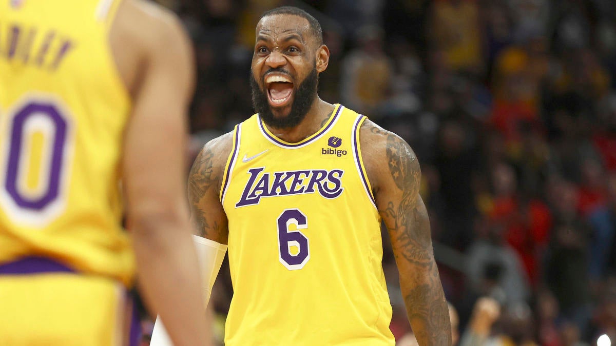 Lakers finally start LeBron James at center, and he rewards them with a ...